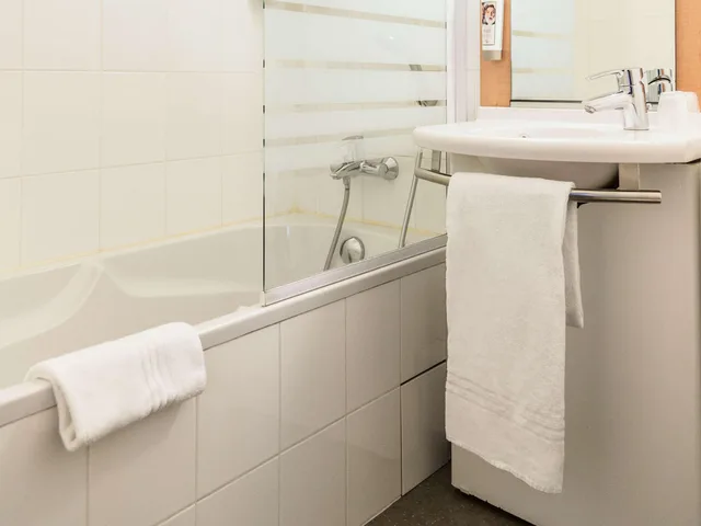 Standard, Double and Twin Beds, ibis Paris Grands Boulevards Opera 9th Hotel 7/8
