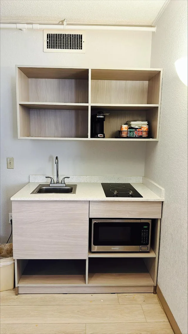 جناح بسريرين كينج بمطبخ صغير، Clarion Inn & Suites and Convention Center 4/4