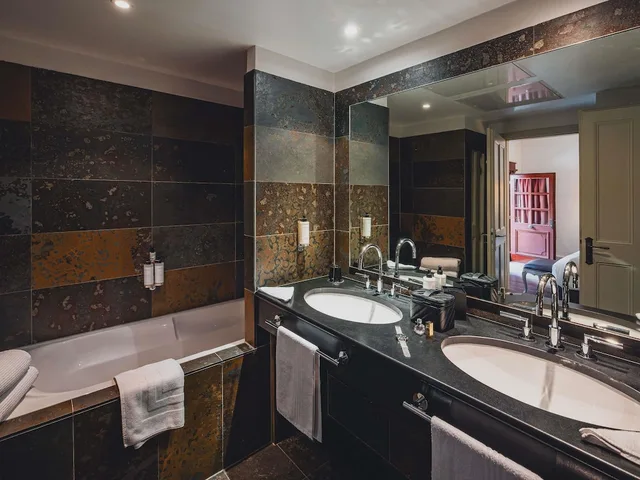 غرفة كلاسيكية بسريرين منفصلين، Cour du Corbeau Hotel Strasbourg - MGallery Collection 8/10
