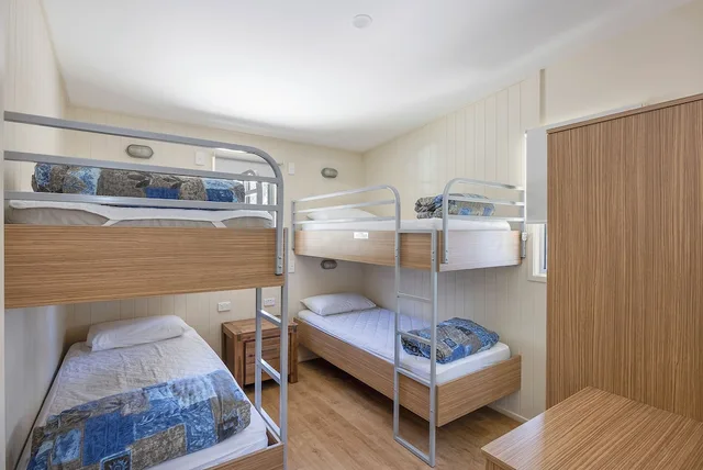 كابينة سوبيريور بأسرّة بطابقين وسرير كوين، Reflections Holiday Parks Scotts Head 2/3