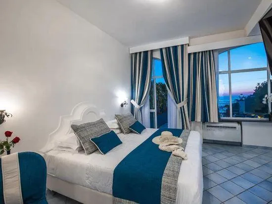 غرفة ديلوكس بإطلالة على البحر، Positano Art Hotel Pasitea 1/1