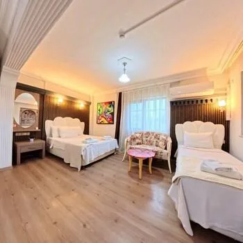 غرفة كومفورت رباعية بإطلالة على الجبل، Alida Hotel 1/3
