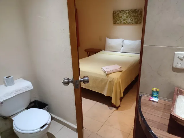 Standard, Hotel Ashly 6/10