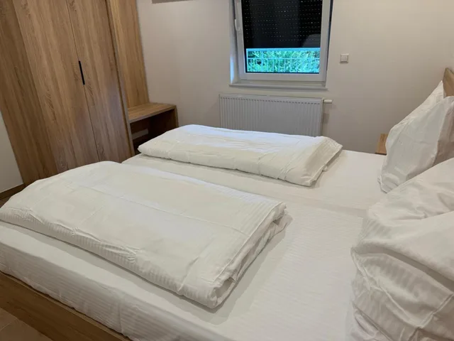 استوديو عائلي، B&S Hotel 6/10