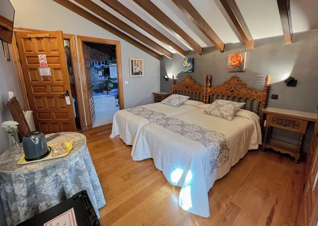 Room, Twin Beds, Posada Araceli 7/10
