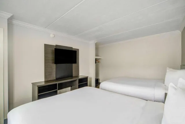 2 Queen Beds - Mob Acc RI Shwr Nsmk Micfridg، Motel6 San Antonio, TX – I-35 North Corridor 8/10