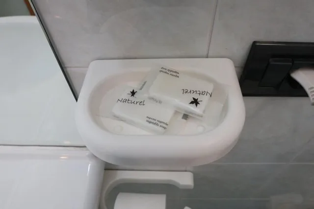 غرفة رباعية، Hotel Astor 9/10