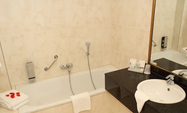 غرفة سوبيريور بسرير مزدوج بشرفة، Van Der Valk Hotel Groningen Westerbroek 3/3