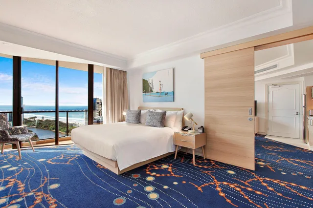 1 Bedroom, Suite, Lagoon View, Balcony, Marriott Vacation Club At Surfers Paradise 3/9