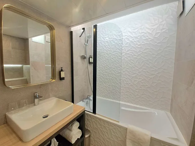 غرفة ديلوكس بسريرين منفصلين وسرير كينج، Best Western Plus Opera Batignolles 4/4