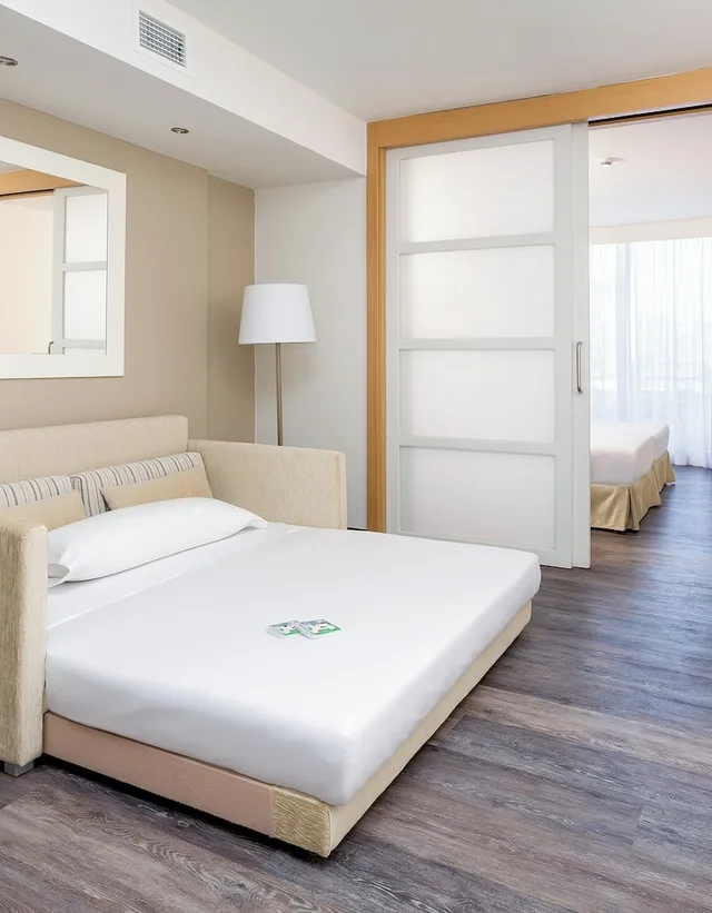 Family, Twin Beds, Sofa, Sol Lanzarote 8/10