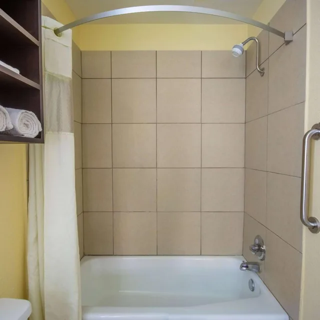 جناح بسرير كوين بمطبخ صغير، Days Inn & Suites by Wyndham Waterloo 4/5