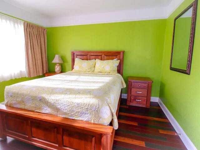 كوخ بسريرين كوين بغرفتي نوم، James Bay Inn Hotel Suites Cottage 1/4