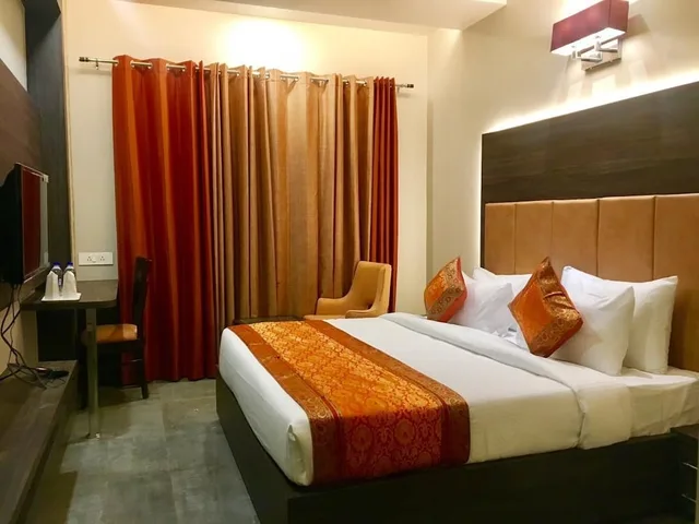 Deluxe, Double Bed, Hotel Abhinav International 2/2