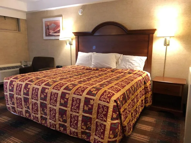 غرفة بسرير كينج، Red Carpet Inn North Syracuse 1/2