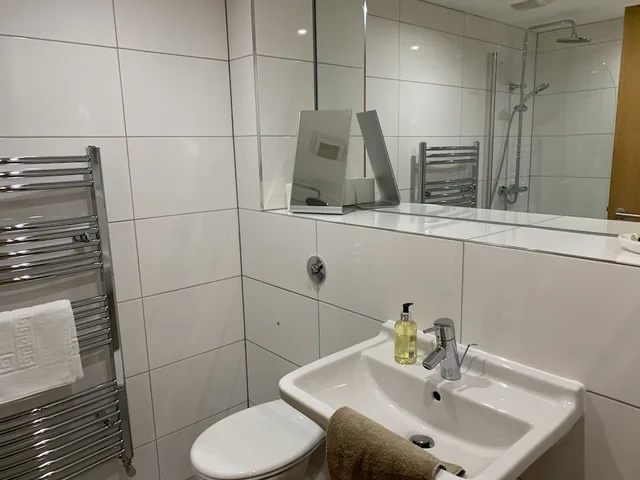شقة سوبيريور بسرير كينج وسريرين منفصلين بغرفتي نوم، Tolbooth Apartments 8/10