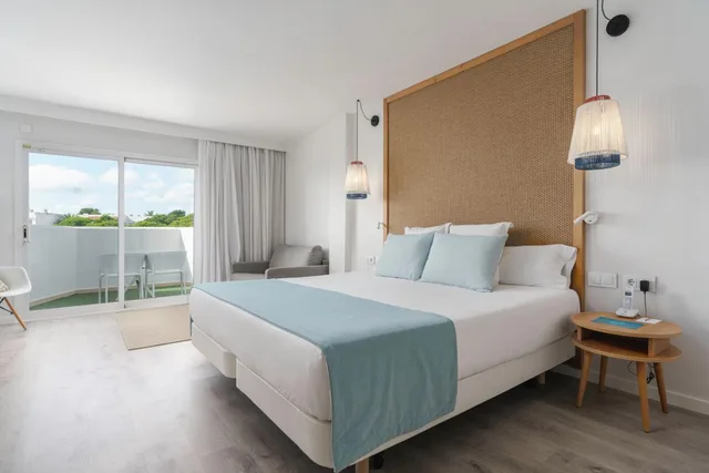 جناح جونيور بسرير مزدوج أو سريرين منفصلين بإطلالة على البحر، Aluasoul Mallorca Resort - Adults Only 1/1