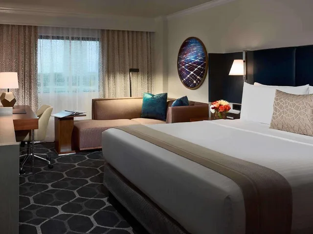 Hospitality, Ambassador, Suite، Royal Sonesta Houston Galleria 1/2