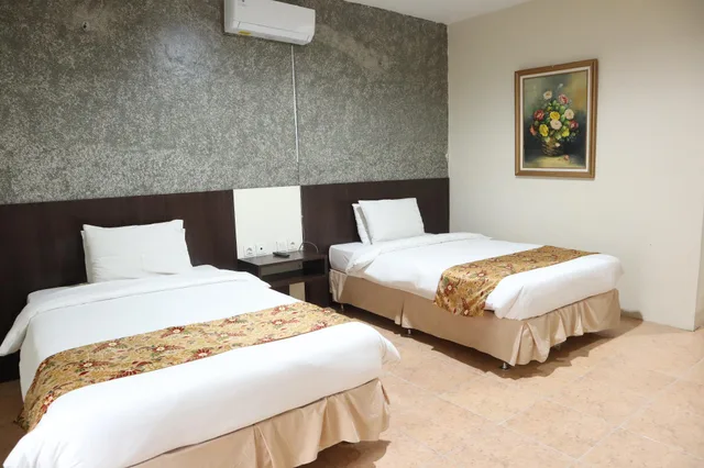 Rose, Twin Beds، Grand Ussu Hotel And Convention 1/1