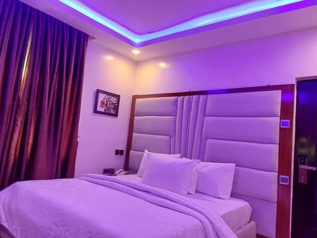 جناح تنفيذي بسرير كينج، Entry Point Hotel 1/5