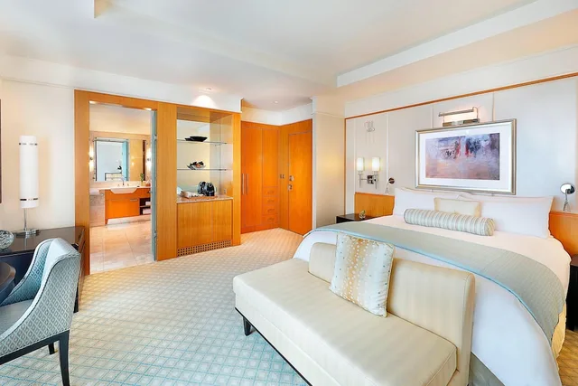 غرفة كلوب بسرير كينج مع دخول الصالة، The Ritz Carlton Dubai International Financial Centre 5/10