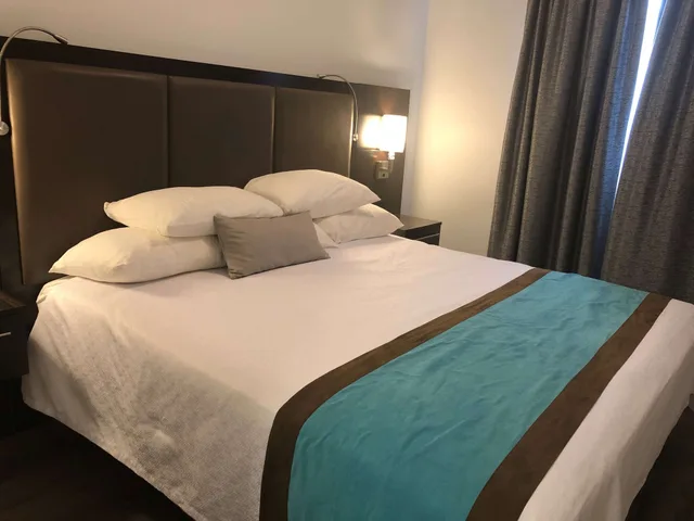 جناح بسريرين كينج مع أريكة بمنطقة جلوس بمطبخ، Best Western Plus Barrie 2/3