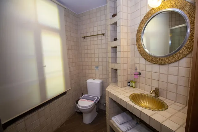 غرفة كلاسيكية بسرير كوين بشرفة، Elia Portou Rooms 5/5