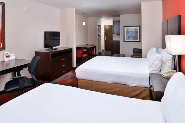 جناح بسريرين كوين، Holiday Inn Express Hotel and Suites Kingman 1/3