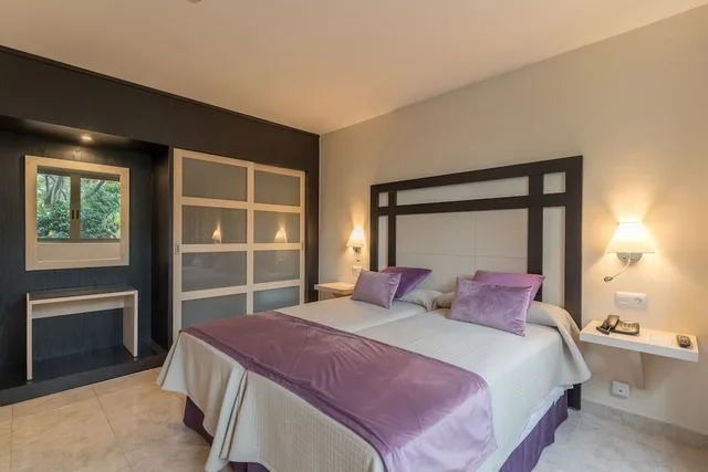 غرفة كومفورت بسريرين منفصلين، Hotel Colon Rambla 1/10