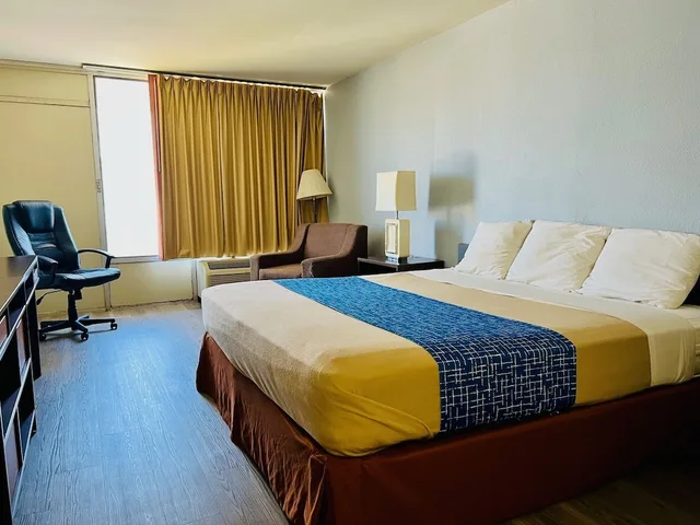 Basic, King Bed, Smoking, Travelodge by Wyndham Carlisle North 1/5