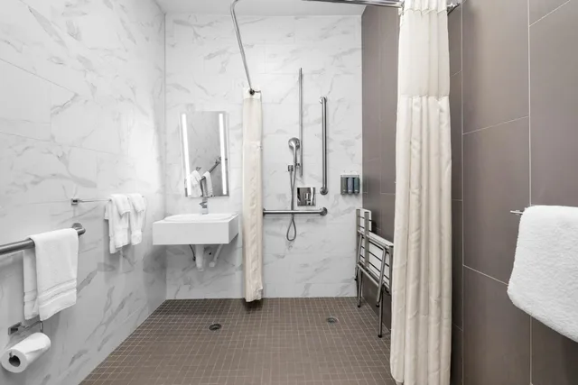 غرفة قياسية لذوي الإعاقة، Hotel 32One 3/4
