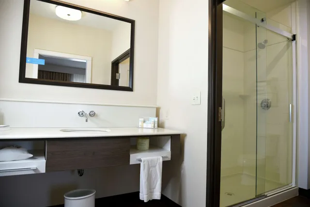 جناح استوديو بسريرين كوين مع أريكة، Hampton Inn Kalamazoo 4/4