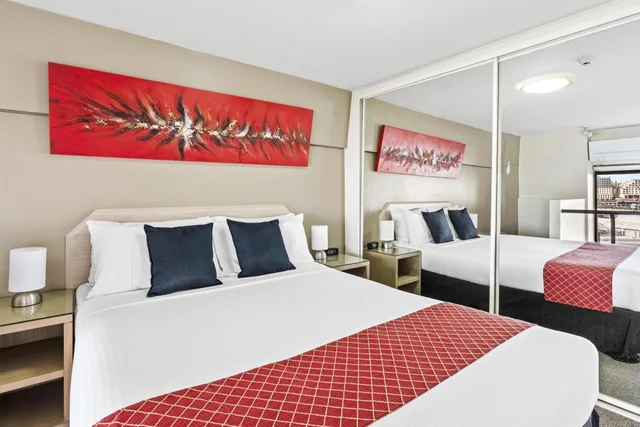 شقة تنفيذية بسرير كوين مع أريكة، Metro Apartments On Darling Harbour Sydney 1/4