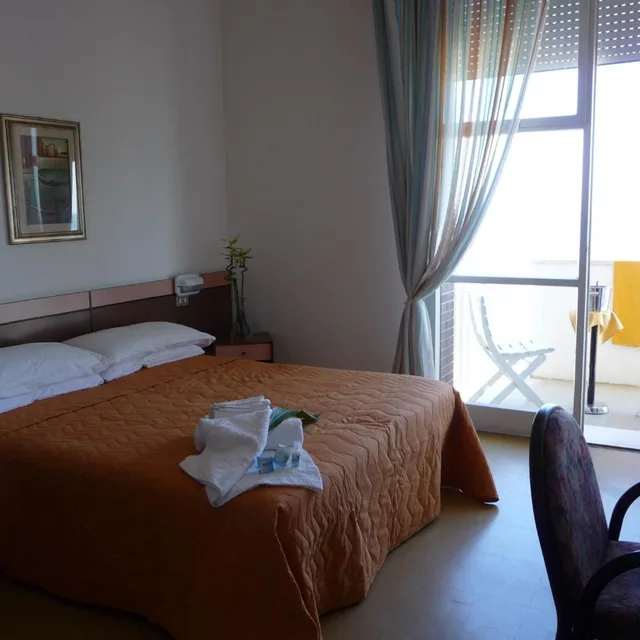 غرفة قياسية رباعية، Hotel Suprem 5/8