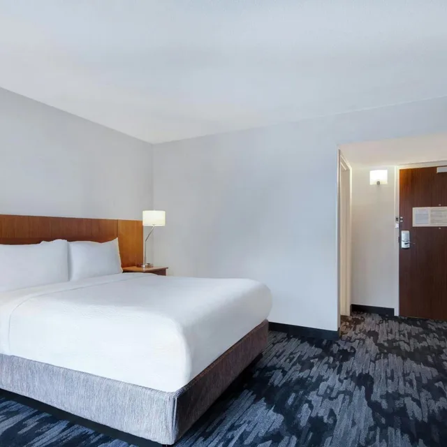 غرفة بسرير كوين بحوض استحمام لذوي الإعاقة، Fairfield Inn Amp Suites By Marriott Rochester West Greece 1/5