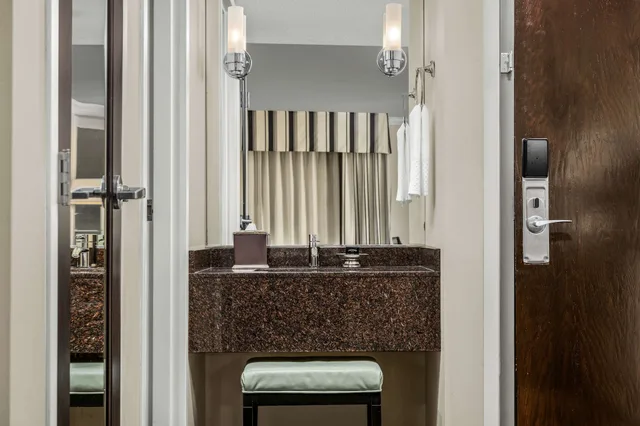 Stylin, King Bed, Corner, The Verve Hotel Boston Natick, Tapestry Collection by Hilton 6/6