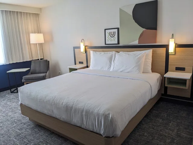 غرفة بسرير كينج، Spark by Hilton Montreal Brossard 1/1
