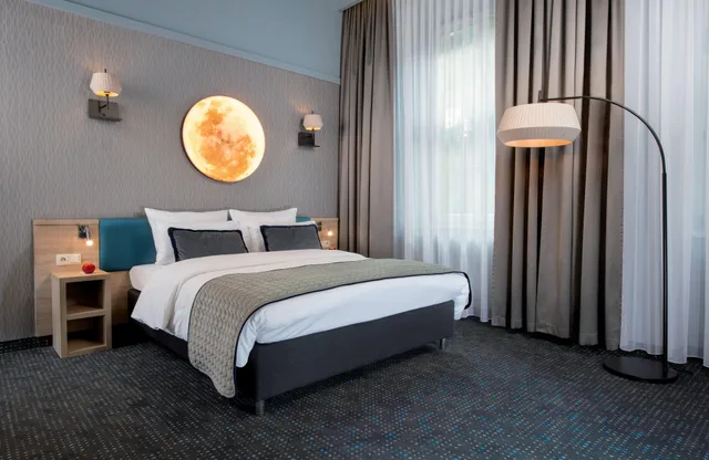 غرفة ديلوكس بسرير كوين، Leonardo Boutique Hotel Krakow Old Town 5/8