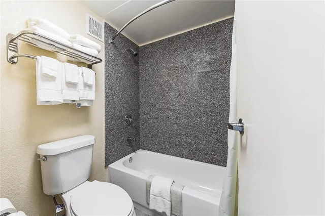 غرفة بسرير كينج، Quality Inn Forest City, NC 4/5