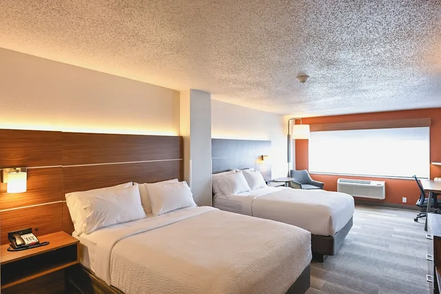 1 Bedroom, Suite, 2 Queen Beds, 2 Bathrooms, Dining Area، Holiday Inn Express Houghton Keweenaw 3/3