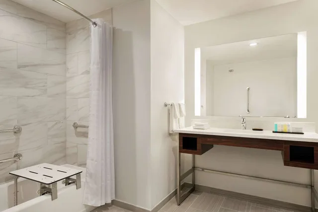 Studio, Suite, King Bed, Bathtub, Accessible, Embassy Suites By Hilton Noblesville Indianapolis Conference Center 2/2