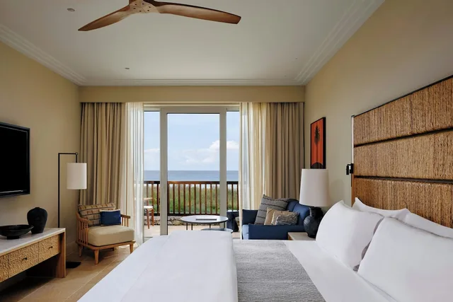 غرفة بريميوم بسرير كينج بإطلالة على البحر بشرفة، The Westin Resort, Costa Navarino 1/9