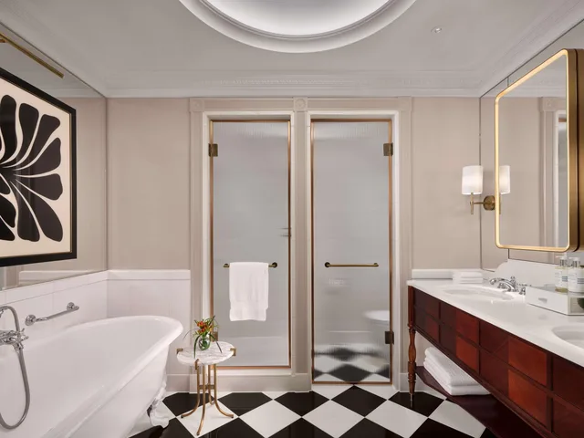 جناح بسرير مزدوج بإطلالة على النهر، The Savoy Hotel 2/2