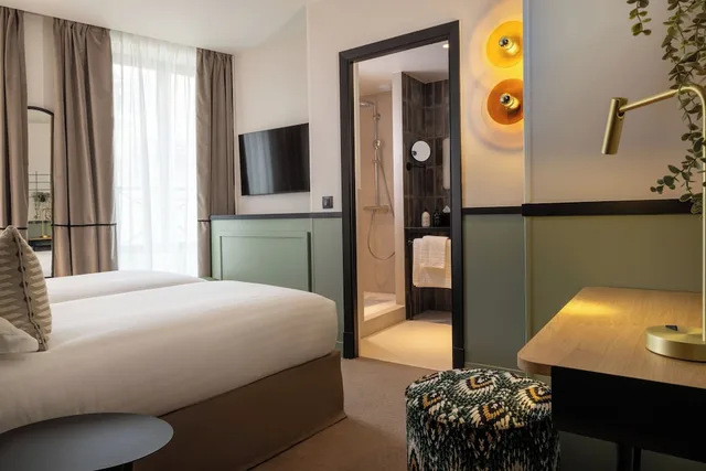 غرفة بسريرين منفصلين وسرير كوين، Hotel Grand Coeur Latin 5/8