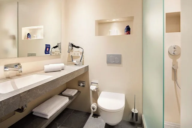 كابينة كلاسيكية مفردة بسرير كوين، Hotel Hafen Hamburg 4/5