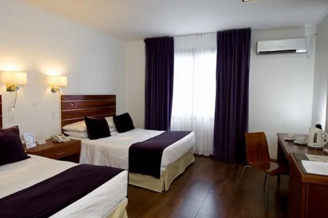 Master, 2 Queen Beds، Saint George Hotel 1/7