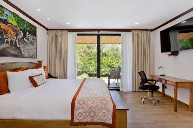 جناح شهر العسل بسرير كينج، Hacienda Guachipelin Hotel 2/10