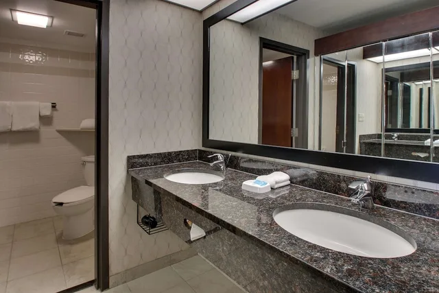 غرفة ديلوكس بسريرين كوين، Drury Inn & Suites Near the Galleria Houston 4/5