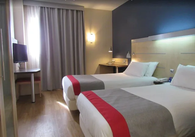 غرفة قياسية بسريرين منفصلين، Holiday Inn Express Barcelona Montmelo 3/7