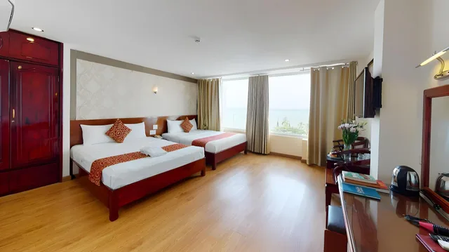 غرفة ديلوكس رباعية بإطلالة على البحر، Le Solei Hotel Nha Trang 2/2